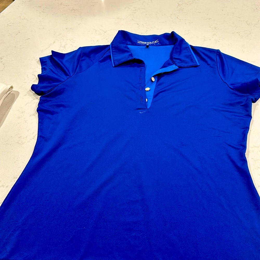Nike Golf Tshirt.Women’s w/vented back panel.Size med/Never worn. Royal blue.